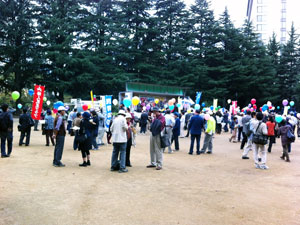 錦町公園に集まった市民のみなさん